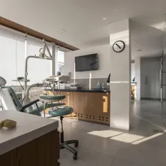 Who says a dental clinic has to be intimidating? We used lots of natural light and a clean, minimal design to create a calming atmosphere for patients and a pleasant, efficient workspace for the dental team.