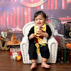 A magical moment for our little wizard. Sitting proudly in his chair at Hogwarts, this Harry Potter themed shoot is full of enchanting details for the perfect first birthday portrait.