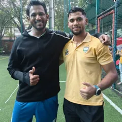Our coach with Archis Patil, a moment of mutual respect between professionals dedicated to the sport.