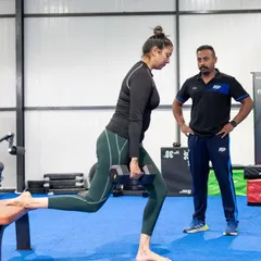Perfecting form is the foundation of safe and effective training. Here, one of our expert coaches provides real-time feedback on a Bulgarian split squat, ensuring every repetition builds strength without compromising joint health. This is the personalized attention you can expect in every session.