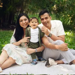 Your connection as a family is the most beautiful story to tell. I always encourage parents to join in, because these outdoor family portraits capture the love and bond that you all share.