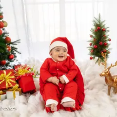 The cutest Santa in town. This Christmas mini-session was full of holiday cheer and adorable smiles.
