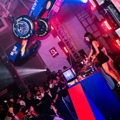 A different angle of the insane Red Bull setup. DJing underneath a suspended Formula 1 car is definitely a career highlight and shows how creative brand events can be.