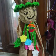 A happy little tree character designed as a curtain tie. This piece brings a bit of nature indoors and is perfect for a woodland or nature-themed kid's room.