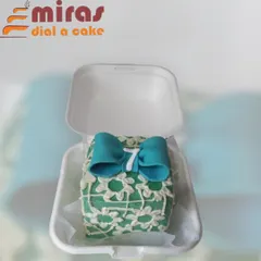A perfect example of my bento cake service, this miniature cake features intricate lace-style piping and a delicate fondant bow. It's an ideal single-serving dessert for celebrating a 7th birthday or any personal milestone in style.