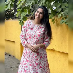 Summer simplicity meets effortless elegance in this white and pink floral kurta. It’s a seasonal must-have, made from pure cotton for a comfortable feel.