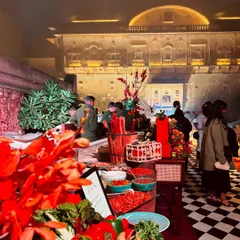 The historic beauty of Fort Barwara provides a stunning canvas for our vibrant food stations. Here, our setup for 'A Night in Brooklyn' blends seamlessly with the palace architecture, creating a dramatic and inviting atmosphere.