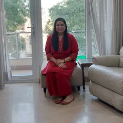 A quick reintroduction. I'm an orthopedic physiotherapist, certified nutritionist, and mother. I have worked in the US, with the Delhi Commonwealth Games, and have a passion for helping people heal.