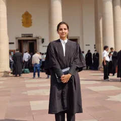 A moment captured outside the court building, a place where I spend much of my time fighting for justice. This is the life of a litigation lawyer.