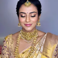 A detailed look at the soft, shimmering eyeshadow and perfectly blended skin for this South Indian bridal makeup.