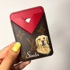 I absolutely love painting pet portraits. There's something so special about capturing your furry friend's personality. This custom Louis Vuitton card holder features a hand-painted portrait of a happy Golden Retriever named Simba, making it a truly personal keepsake.