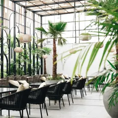 I love how the light filters through the large windows in this shot, with palm trees adding a tropical, holiday-like feel to the restaurant's interior.