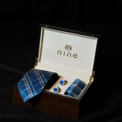 A coordinated set in royal blue with a subtle pattern, this gift box contains a tie, pocket square, and matching cufflinks. It's a popular choice for corporate gifting.