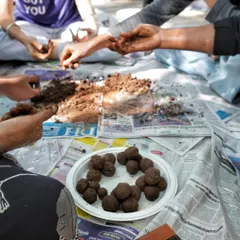 Introducing our seed ball making workshop. Here, students and faculty from Ramaiah University joined hands to make over 100 seed balls as part of a day of therapeutic gardening activities.