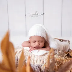 A beautiful boho-chic portrait. The neutral colors, dried foliage, and simple white hat create a look that is both rustic and elegant.