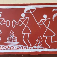 A close-up detail of a Warli mural border. You can see the simple, geometric forms used to create dynamic figures of musicians and dancers, showcasing the energy and narrative style of this tribal art form.
