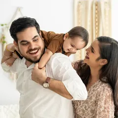 The best family photos are the ones filled with real laughter. This candid shot captures a joyful moment between a mother, father, and their toddler during a playful family session. It’s these unposed, happy memories that we live to capture.