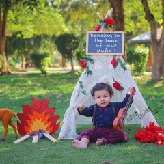 For the little adventurers, we can take the celebration outdoors. I love creating these beautiful, natural setups in a park for a truly unique first birthday photoshoot.