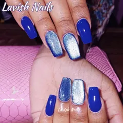 A vibrant royal blue set with two accent nails featuring a silver cat-eye effect for a magnetic look.