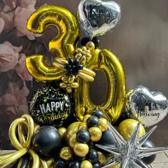 Turning 30 is a major milestone, and we marked the occasion with this bold black and gold number bouquet. Combining large foil numbers with a dynamic arrangement of chrome, black, and starburst balloons, this piece makes a powerful statement. It's perfect for creating an unforgettable photo opportunity.