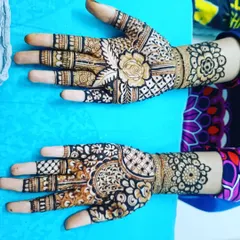 A beautiful design combining a floral cuff with a traditional patterned palm. The mix of styles creates a unique and balanced look.