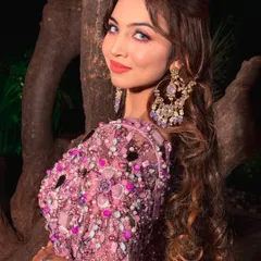 A close up of this dreamy Haldi glam. Notice the soft, blended eyeshadow and the radiant skin. My goal is always to make you look like the best version of yourself, feeling confident and beautiful.