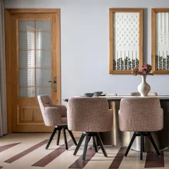 In the Aalay residence, we used strategic flooring patterns and material choices to guide movement through the open-plan layout. This dining area demonstrates how circulation can be defined while maintaining a feeling of spaciousness and flow.