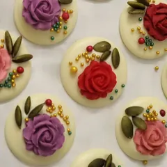 These are my white chocolate mendiants, decorated with colorful chocolate roses, pumpkin seeds, and sprinkles. They are so pretty and make a wonderful addition to any gift hamper.