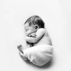 The delicate art of newborn photography. This classic black and white portrait highlights the peaceful innocence of a new baby. As an Ana Brandt certified photographer, I prioritize your baby's safety and comfort above all else.