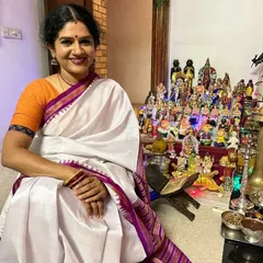 Another picture from the first day of Navaratri celebrations. The beautiful Orissa silk sari I am wearing reflects the rich textile traditions of India, which are as much a part of our culture as dance and music.