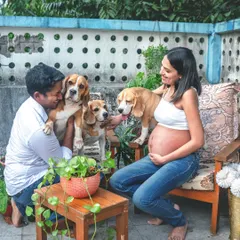 A beautiful maternity session celebrating a growing family, complete with their three beloved beagles. I love capturing the joy and anticipation of this new chapter, ensuring the whole family, paws included, is part of the story.