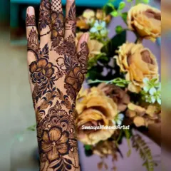 A beautiful floral bunch design, perfect for someone who loves flowers. The details are so intricate and pretty.