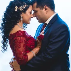 For your reception, we can create a completely different vibe. This romantic look features soft, glamorous curls and an elegant red gown, perfect for an evening of celebration.