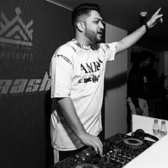 A candid black and white shot of me in action. Pointing to the sky, feeling the rhythm, and getting ready for the next big track.