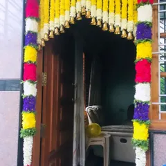 A similar style of door decoration with a different color combination. I use fresh, high-quality flowers like marigolds, roses, and chrysanthemums for all my garlands.