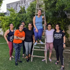 Taking our workout outside! It's always fun to mix things up and enjoy the fresh air with this amazing group.
