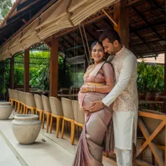 A quiet moment of connection during a maternity photoshoot. I focus on capturing the anticipation and love between partners before their new chapter begins.