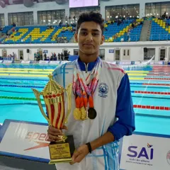 This is what a champion looks like. We are incredibly proud of our swimmer Dhakshan S, who was awarded the prestigious Individual Champion trophy at the 51st Junior Nationals after winning 6 golds, 1 silver, and 1 bronze.