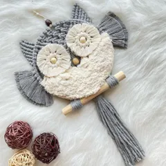 A two-toned owl in grey and natural white. The fluffy, unraveled cord on the chest gives this little guy a soft and cuddly appearance.