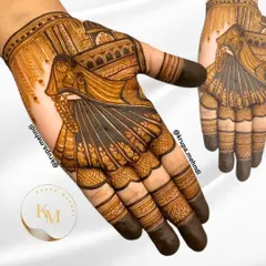 This single-hand bridal design showcases a graceful bride figure with a detailed ghaghra. It's a great inspo for brides who want intricate art that feels both traditional and elegant.