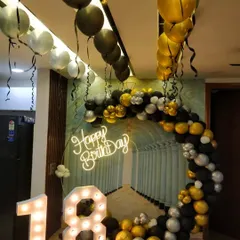 Marking a special milestone like an 18th birthday calls for a statement. We designed this stylish black, gold, and silver balloon ring, complete with a custom neon sign and large marquee numbers.