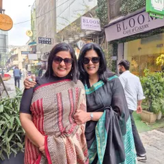 Meeting a dear friend is always a reason to dress up in a favourite outfit. This cotton silk saree with its beautiful teal palla is one of my most loved pieces.