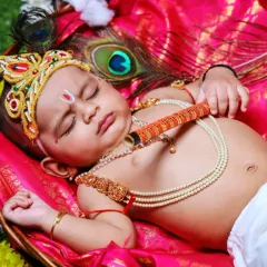 Our studio is equipped for creative and themed newborn photoshoots. This Janmashtami-themed session for a sleeping baby shows our attention to detail in styling, props, and safe posing to create a truly unique portrait.