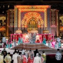 When love meets legacy at a palace, the celebration becomes larger than life. We used projection mapping to transform the facade into a dynamic canvas for storytelling, creating an immersive performance for all the guests.