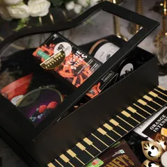 A unique piano-shaped gift box for a music-loving client. Thinking outside the box with creative packaging is a great way to make your gifting business stand out.