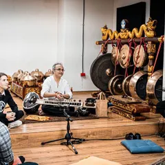 A wonderful memory from a workshop in Guayaquil, Ecuador. Here, I am explaining the structure of a raga to an engaged group of students, surrounded by beautiful Gamelan instruments, showing how different musical cultures can connect.