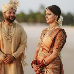 A stunning portrait of a Mangalorean couple on the beach at sunset. I plan destination weddings that take full advantage of the natural beauty of the location for breathtaking photos.