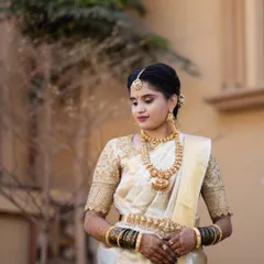 I believe in elegance that feels effortless. For this muhurtham look, I used soft, earthy tones and a subtle highlight to enhance her natural features, ensuring the makeup looked fresh and timeless alongside the classic off-white silk saree.