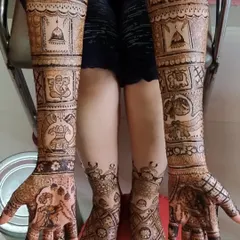 This design features auspicious symbols like Lord Ganesha, a kalash, and elephants, all woven into a classic Rajasthani pattern.
