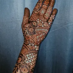 A close-up of the palm, highlighting the checkerboard fill and shaded rose.